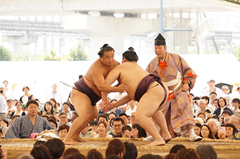 夏の暑さを、ふっとばせ！？立川立飛で野外大相撲開催