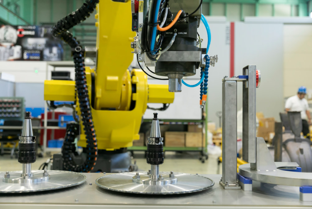 ロボットハンドに丸のこ切断機装着