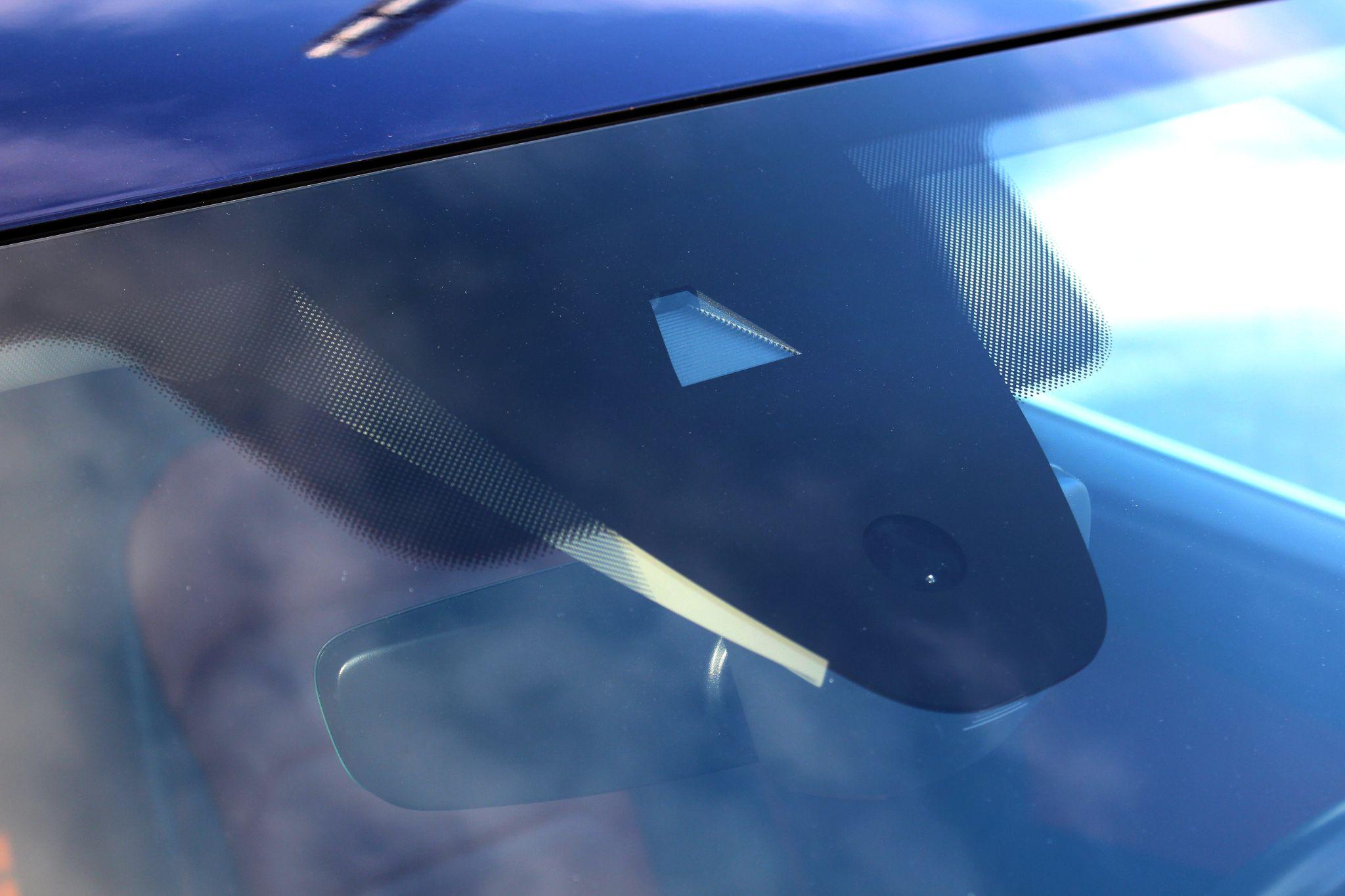 走行時にも車線を捕捉してくれる車載用カメラ