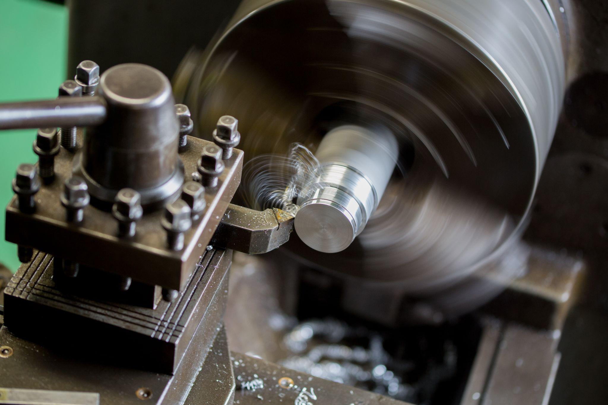 機械加工中に出てしまう金属屑のイメージ