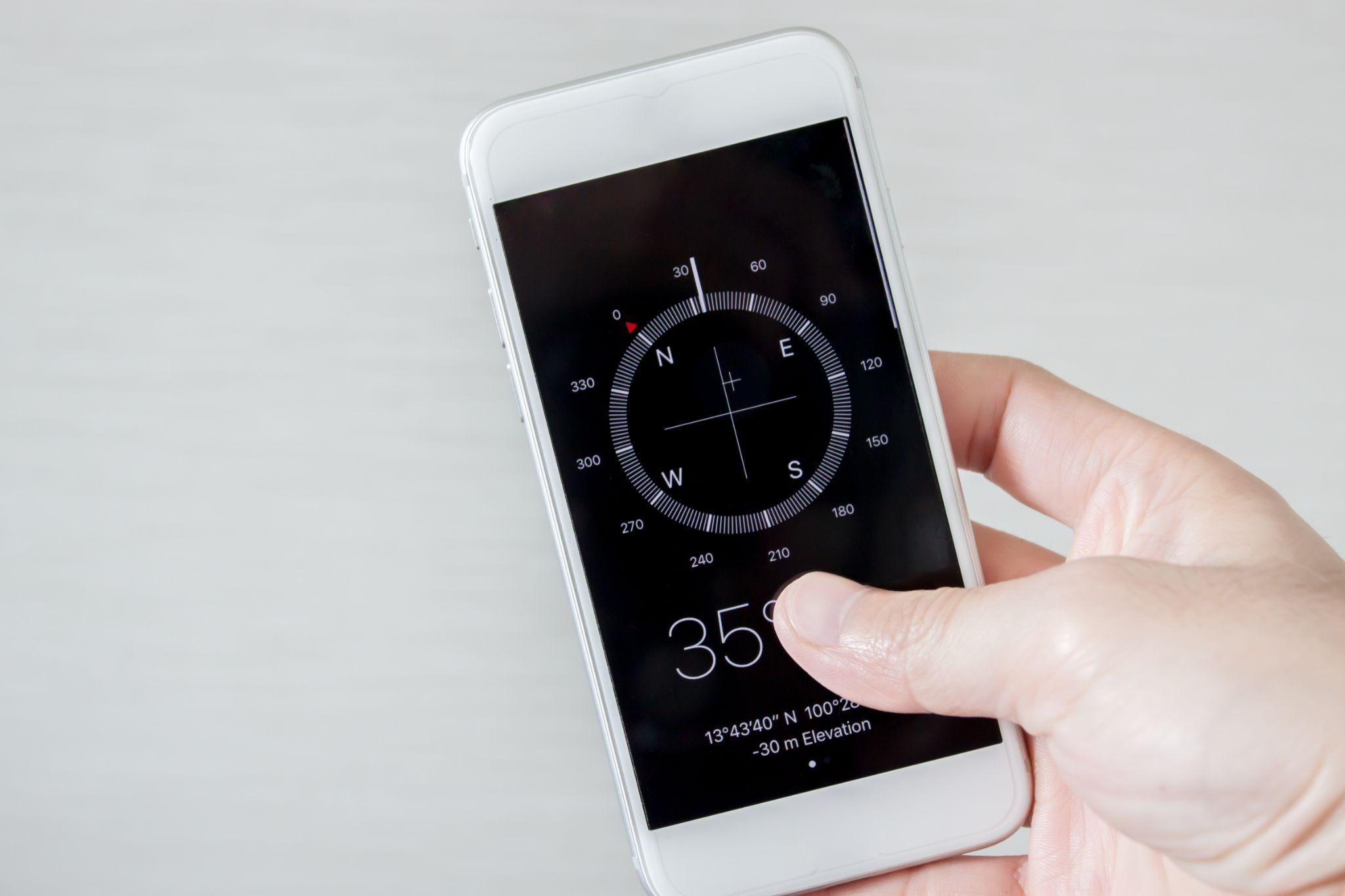 スマホの磁気センサによるコンパスアプリ