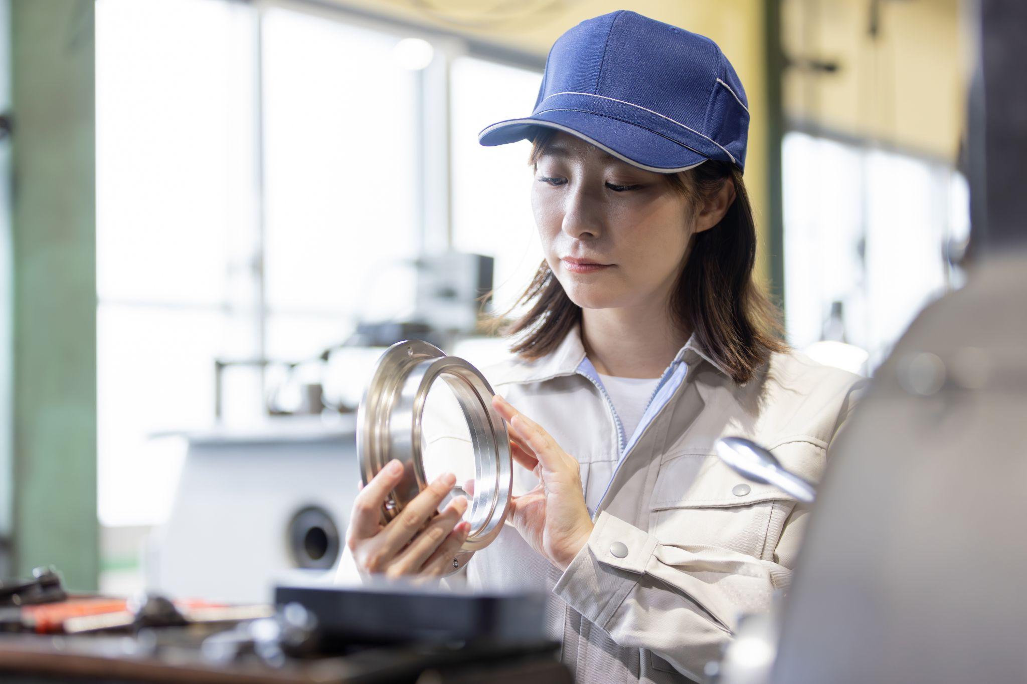 ワークの形状を確認している様子