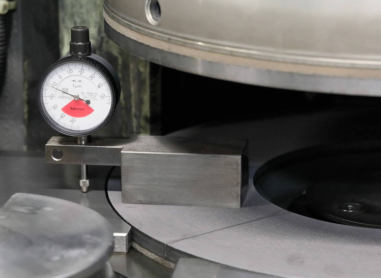 ダイヤルゲージでの砥石摩耗量測定