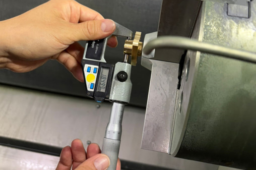 デジタルノギスでワークの原点出し