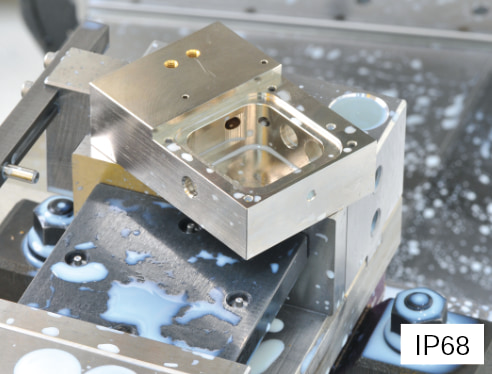 繰返し精度±0.2μm。切粉による加工不良品の発生を確実に防止