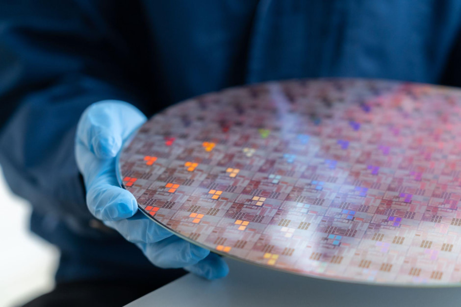 白色干渉により半導体チップのウエハ表面や、配線パターンの高さ・段差の測定が可能
